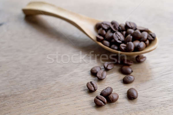 Kaffeebohne schöpfen Holzlöffel Kaffee abstrakten Hintergrund Stock foto © art9858