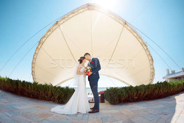 Jovem casamento casal em pé ao ar livre Foto stock © artfotodima