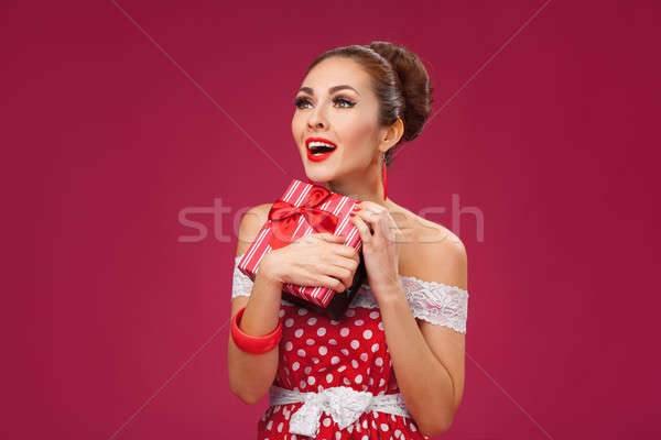 興奮した 女性 ギフトボックス ピンナップ レトロスタイル ストックフォト © artfotodima