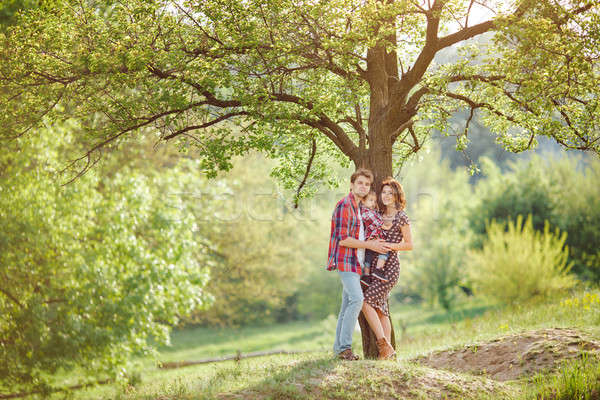 Stock foto: Glückliche · Familie · Natur · Foto · jungen · Familie · genießen