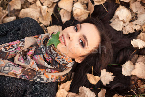 [[stock_photo]]: Automne · fille · jouer