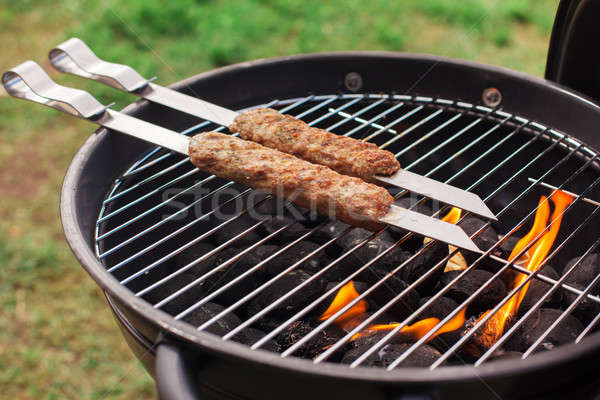 Verão churrasco grelhado grelha ao ar livre abrir fogo Foto stock © artfotodima