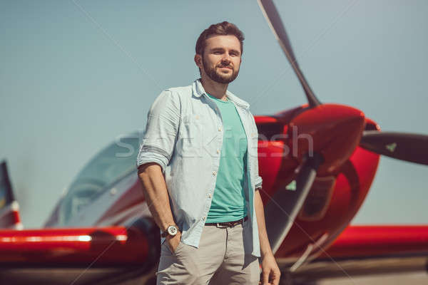 Man vintage vliegtuig piloot vliegtuig vrolijk Stockfoto © artfotodima