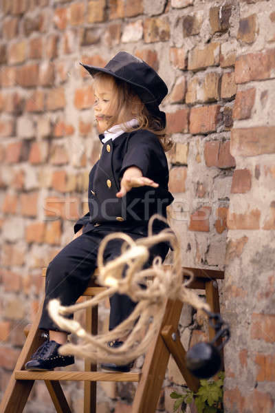 Chaminé menina parede de tijolos negócio crianças parede Foto stock © artfotodima