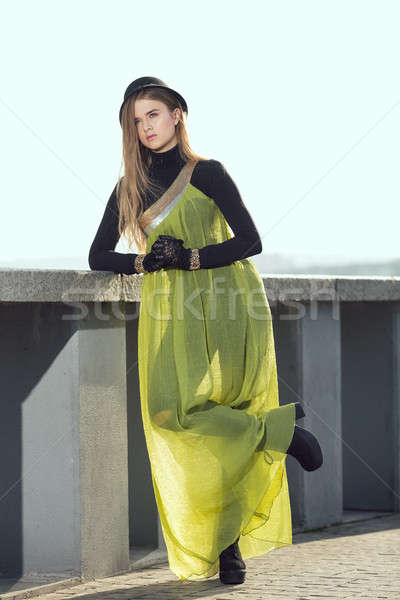 Mode mooie jonge vrouw model zwarte groene Stockfoto © artfotodima