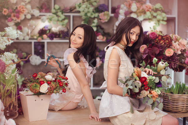 Schönen asian Frauen Bouquet Blumen Blume Stock foto © artfotodima