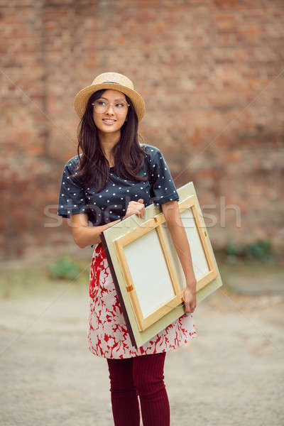 Stockfoto: Jonge · asian · schilderij · vrouw · buitenshuis