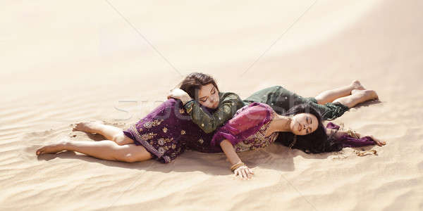 Femmes assoiffé désert perdu sable [[stock_photo]] © artfotodima