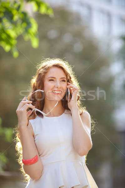 女性 徒歩 通り 話し 電話 ファッショナブル ストックフォト © artfotodima
