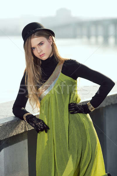 Divat csinos fiatal nő modell fekete zöld Stock fotó © artfotodima