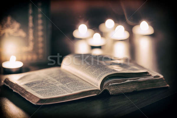 Biblii świece niski świetle scena Wielkanoc Zdjęcia stock © artistrobd