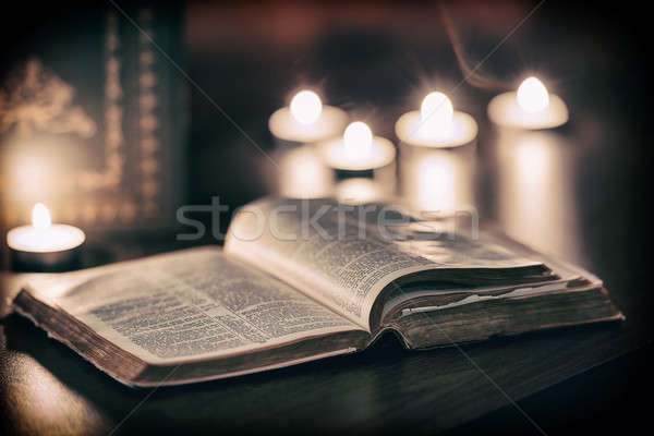 Biblii świece niski świetle scena Wielkanoc Zdjęcia stock © artistrobd