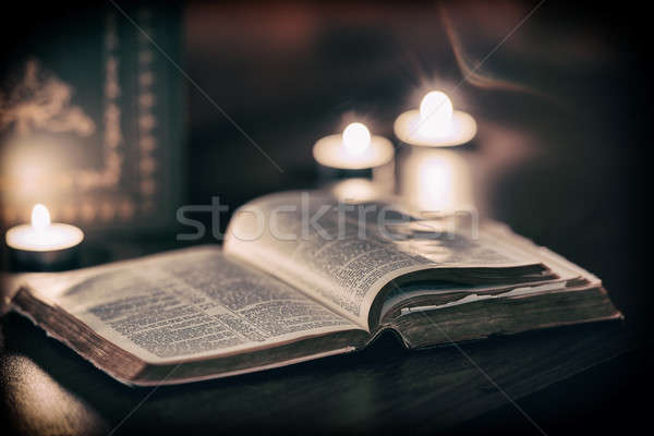 Biblia gyertyák alacsony fény jelenet húsvét Stock fotó © artistrobd
