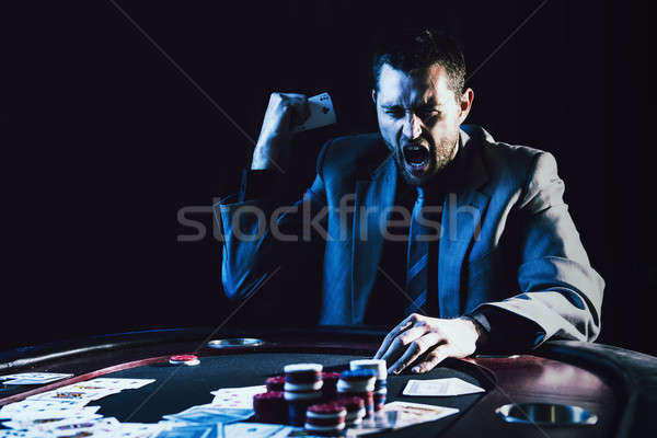 [[stock_photo]]: émotionnel · élevé · poker · joueur · frustré