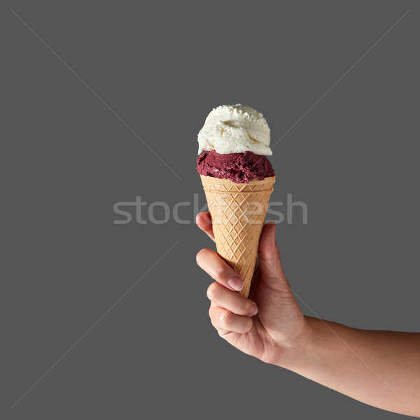 Vrouwelijke hand bes sorbet vanille ijs Stockfoto © artjazz