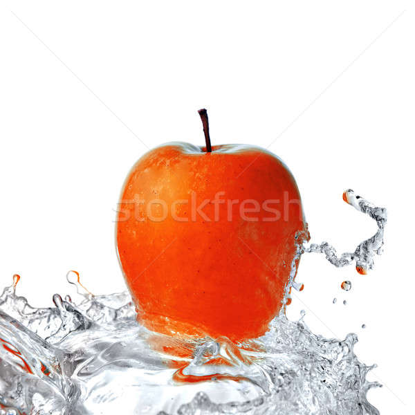 Apa dulce stropire red apple izolat alb apă Imagine de stoc © artjazz