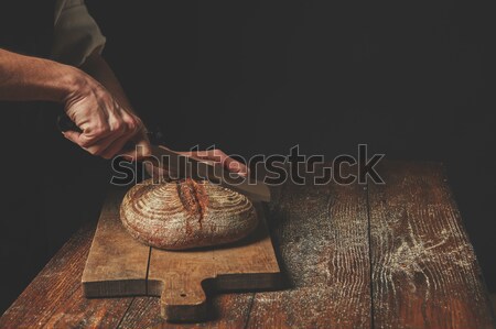 Foto stock: Mãos · cortar · pão · homem · fresco