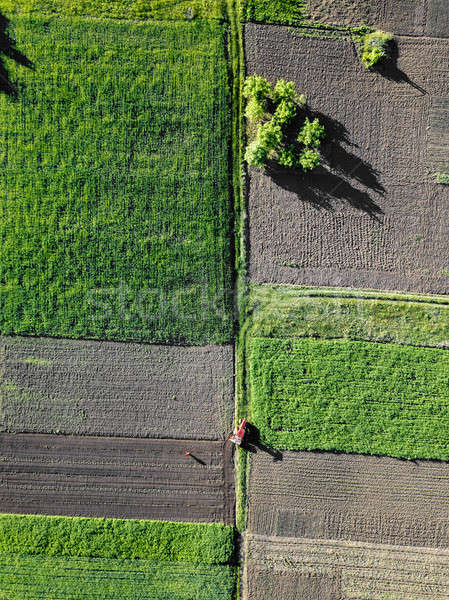 Widok z lotu ptaka wiejski dziedzinie ciągnika rolniczy pracy Zdjęcia stock © artjazz