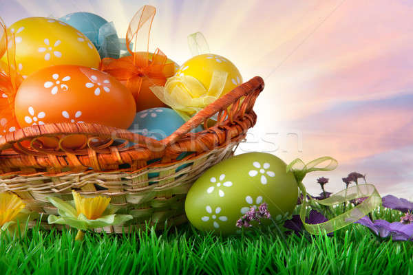 Foto d'archivio: Colore · easter · eggs · basket · cielo · nubi · Pasqua