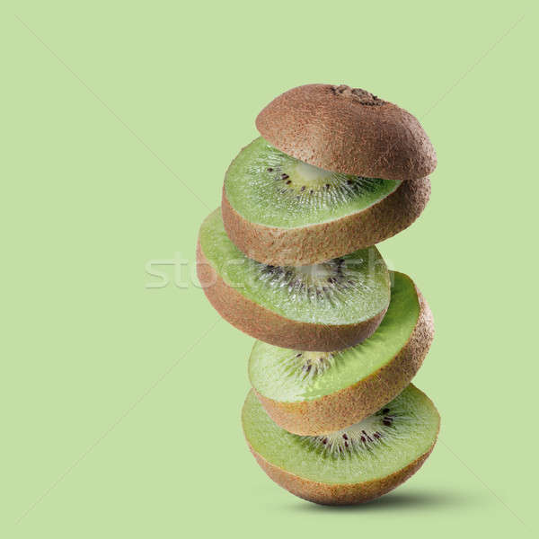 [[stock_photo]]: Relevant · tranches · kiwi · fruits · isolé · battant