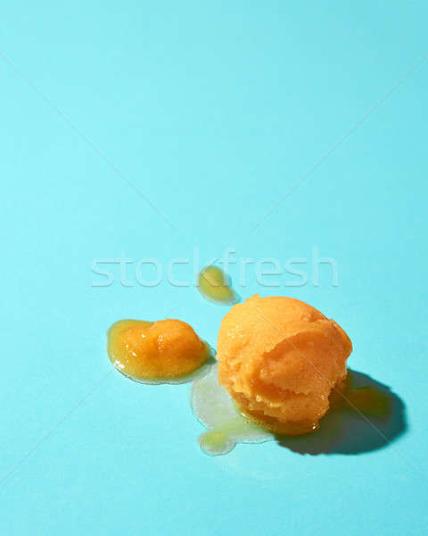 Geel ijs schep gesmolten Blauw schaduwen Stockfoto © artjazz