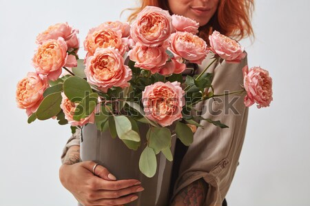 Foto d'archivio: Fragrante · bouquet · rose · ragazza