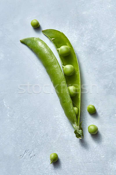 Peul natuurlijke organisch groene erwten Open Stockfoto © artjazz