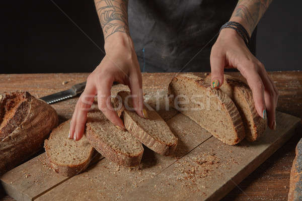 麵包師傅 麩 麵包 男子 切 廚房 商業照片 © artjazz