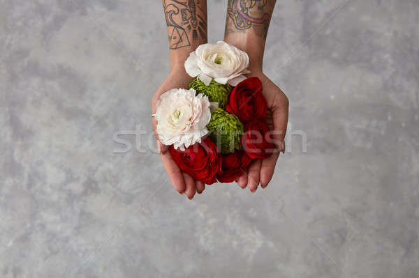 Fille tatouage mains bouquet fleurs [[stock_photo]] © artjazz