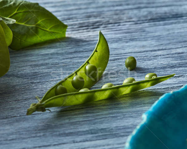 Peul natuurlijke organisch groene erwten Open Stockfoto © artjazz