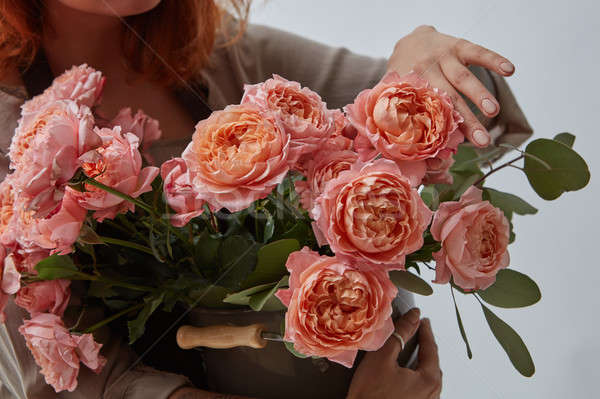 Stock foto: Schönen · rosa · Blumen · halten · weiblichen · Hände