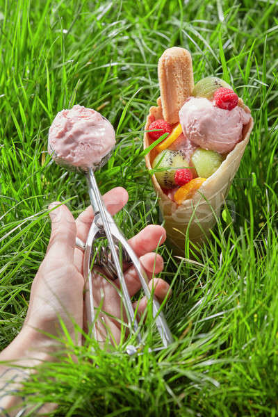 Meyve dondurma gözleme koni taze ahududu Stok fotoğraf © artjazz