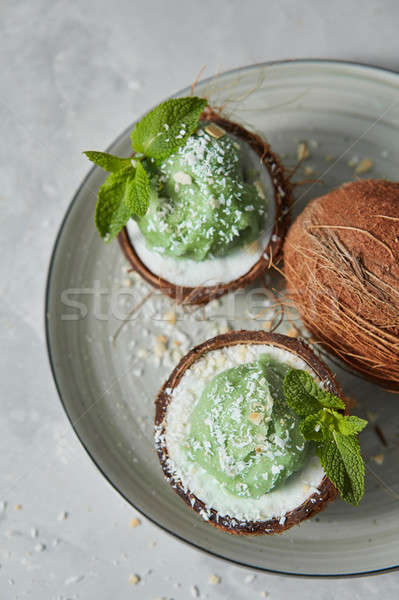 Groene mint sorbet ijs kokosnoot shell Stockfoto © artjazz
