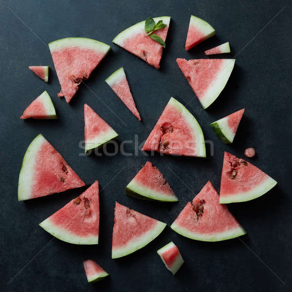 Frischen voll Wassermelone Scheiben schwarz Wasser Stock foto © artjazz
