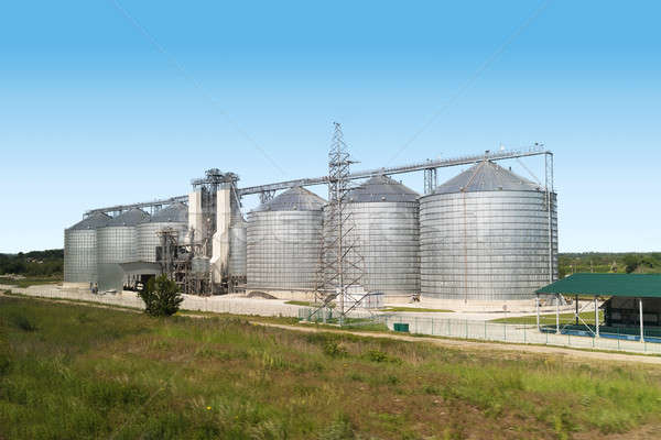 Stock fotó: Zöld · gyár · kék · ég · hatalmas · ipartelep · égbolt