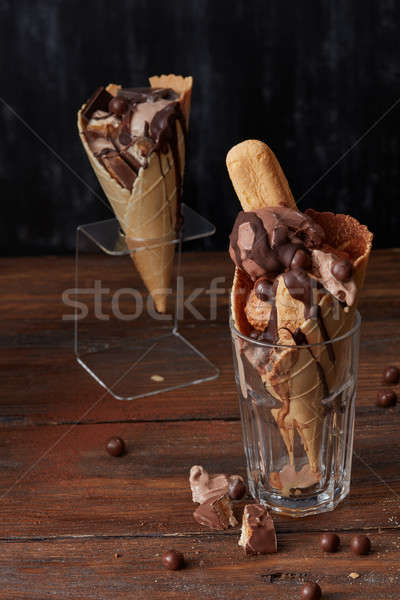 Foto stock: Sorvete · waffle · cone · vidro · suporte · saboroso