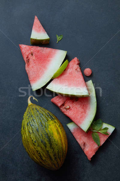 Stücke frischen Wassermelone Melone Scheiben dunkel Stock foto © artjazz