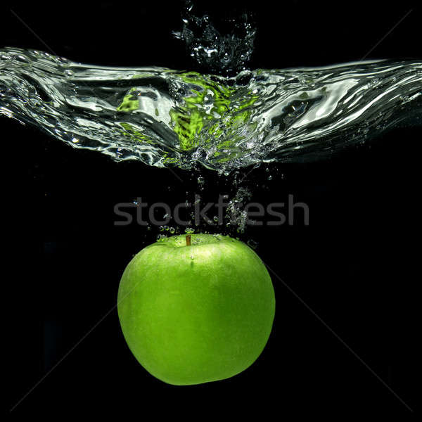 Foto stock: Verde · maçã · isolado · preto · água