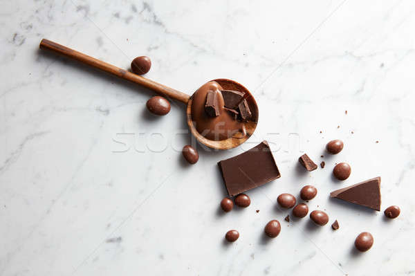 Foto stock: Cuchara · de · madera · chocolate · caramelo · chips · blanco