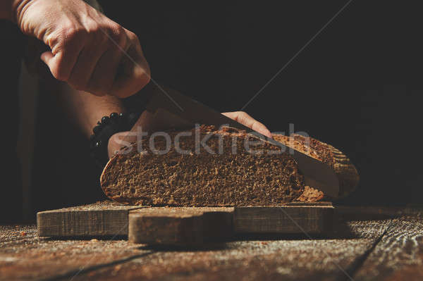 Stockfoto: Handen · gesneden · vers · brood · mannelijke