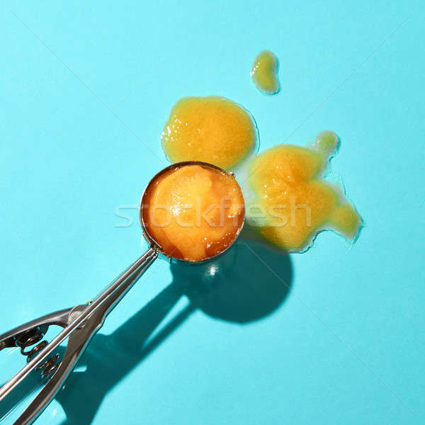 Lepel ijs Geel mango dessert gesmolten Stockfoto © artjazz