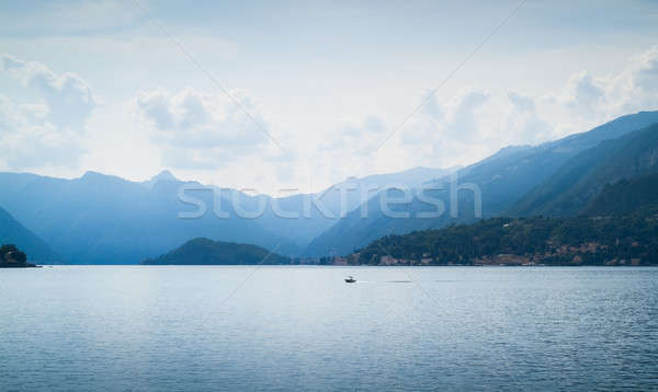 See Berge schönen Ansicht Abstand Wasser Stock foto © Artlover