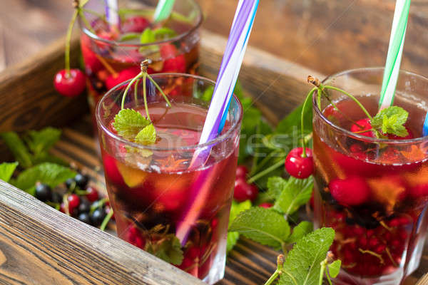 Gläser erfrischend trinken frisches Obst Dekor dekoriert Stock foto © artsvitlyna