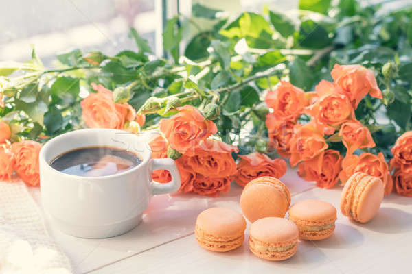 Arancione Cup caffè fresche rose mango Foto d'archivio © artsvitlyna
