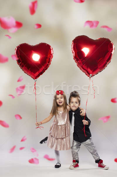 Felice ragazzi rosso cuore pallone luce Foto d'archivio © arturkurjan