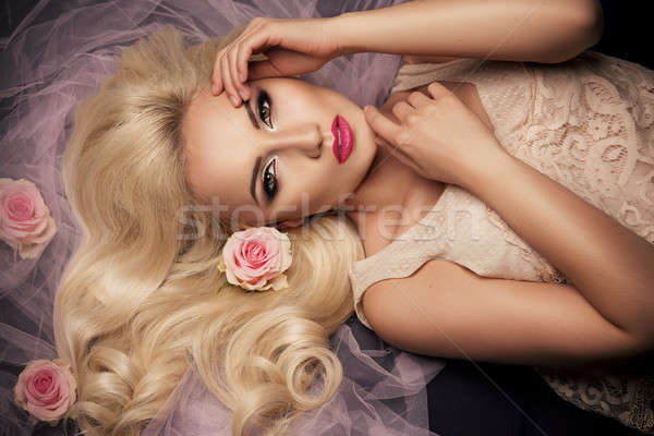 очаровательный блондинка девушки цветы женщину красивой Сток-фото © arturkurjan
