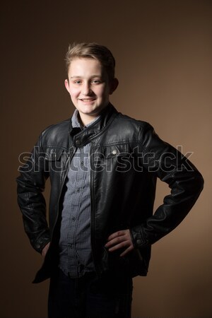 Porträt gut aussehend ansprechend junger Mann dunkel beige Stock foto © artush