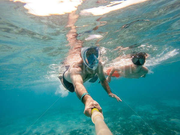 Foto stock: Filho · pai · snorkel · raso · água · coral · peixe