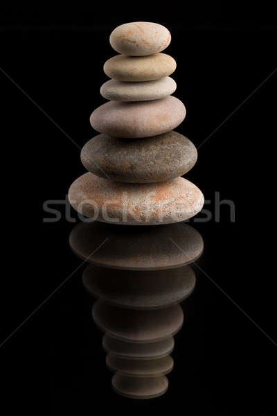 Egyensúlyoz zen kövek fekete köteg kavics Stock fotó © artush