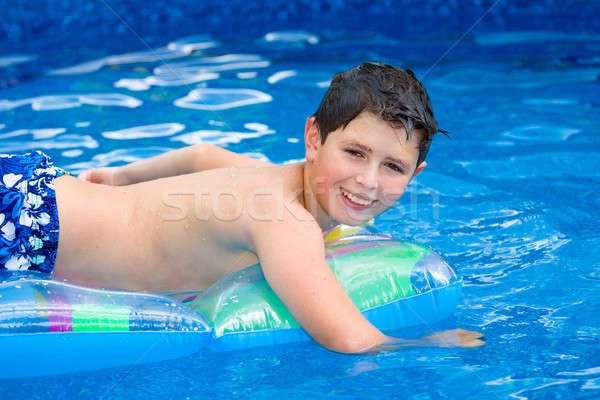 ストックフォト: 少年 · スイミングプール · 幸せ · インフレータブル · 水